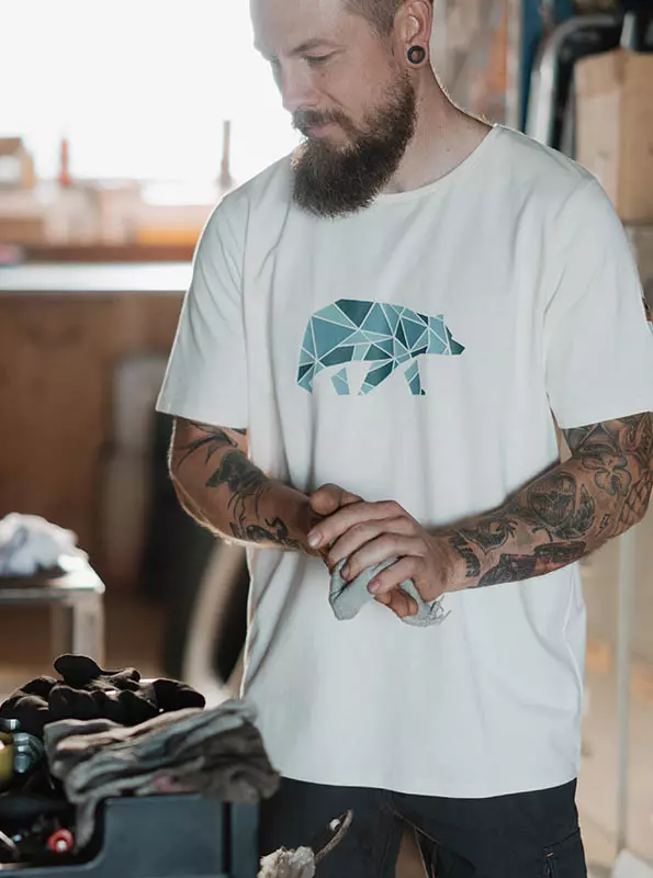 Bekleidung, Ärmel, T-shirt, Haut, Tätowierung