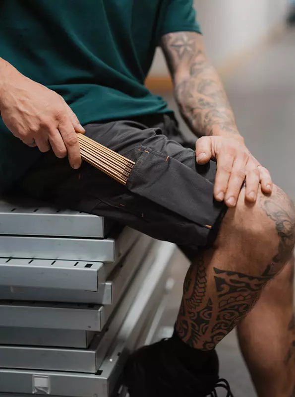 Person, Haut, Tätowierung, Körperteil, Knie