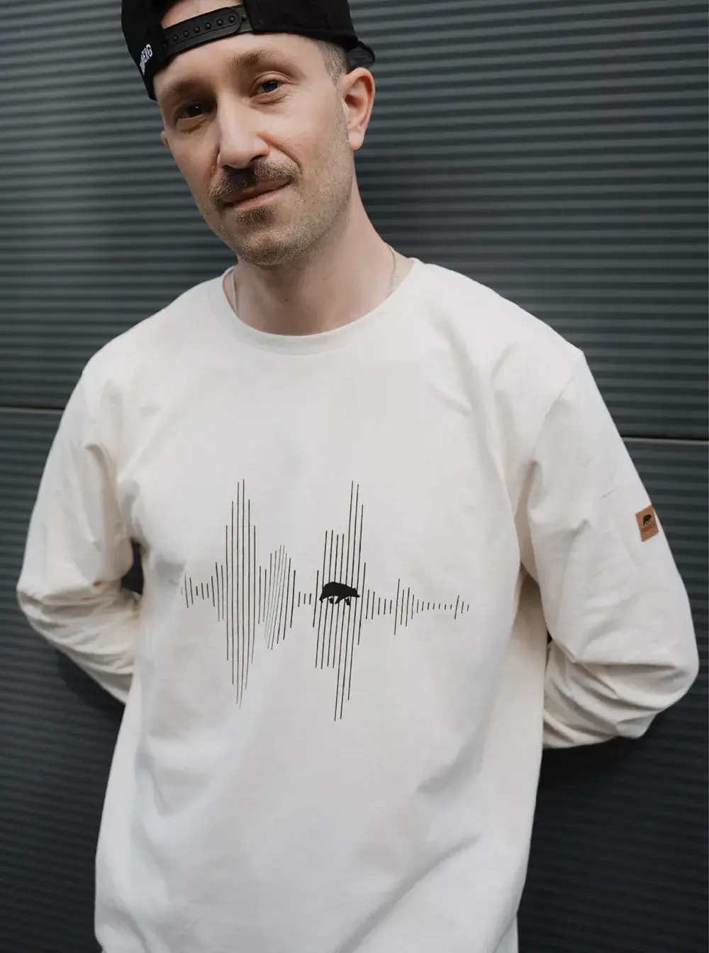 Fußball-Europameisterschaft 2024 Logo auf einem farbenfrohen Hintergrund.