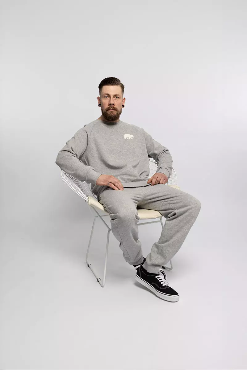 Person, Sitzen, Schuh, Erwachsener, Mann